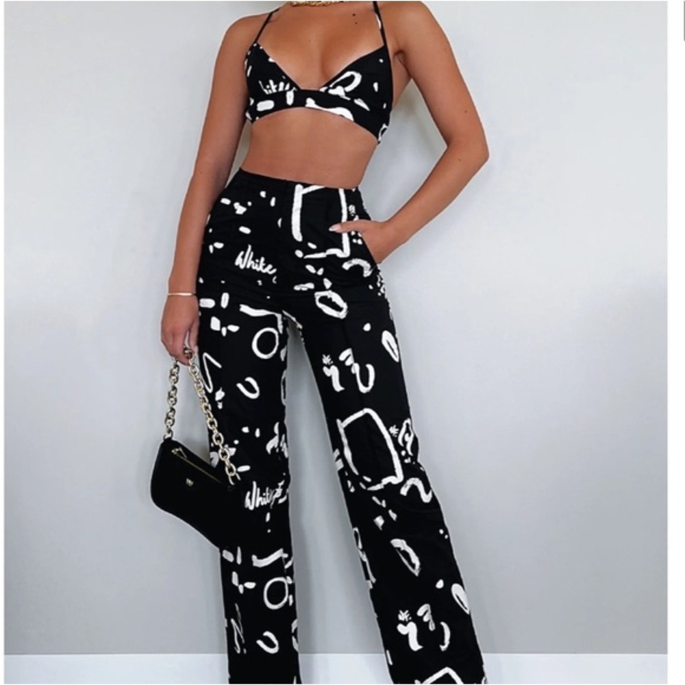 White Fox Abstract Graffiti Print Two Piece Set Triangle Top Small Pants XS